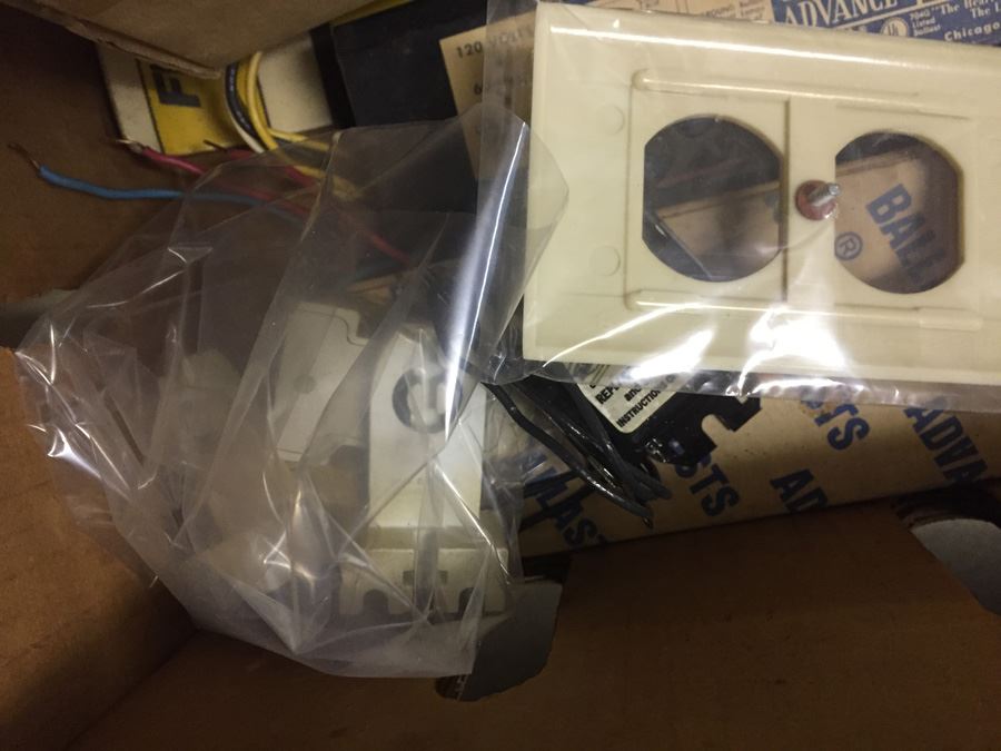 Electrical Lighting Lot [Photo 5]