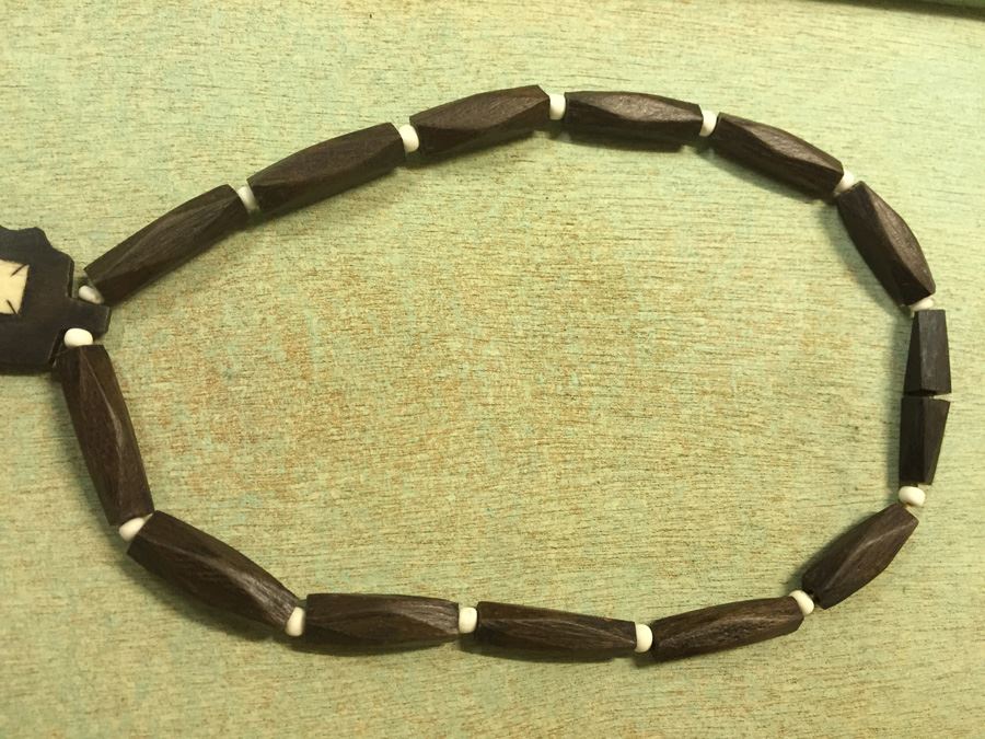 Carved Wood African Necklace [Photo 4]