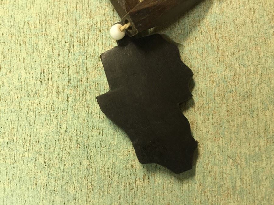 Carved Wood African Necklace [Photo 7]