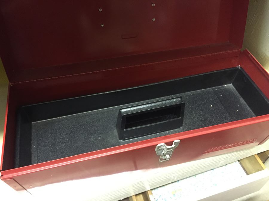 Red Metal Tool Box [Photo 4]