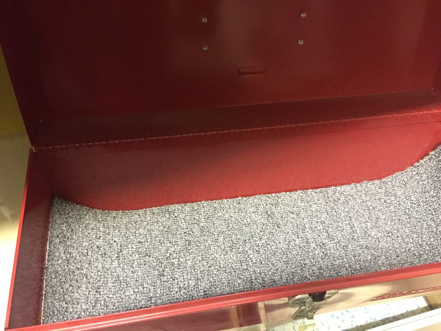 Red Metal Tool Box [Photo 5]