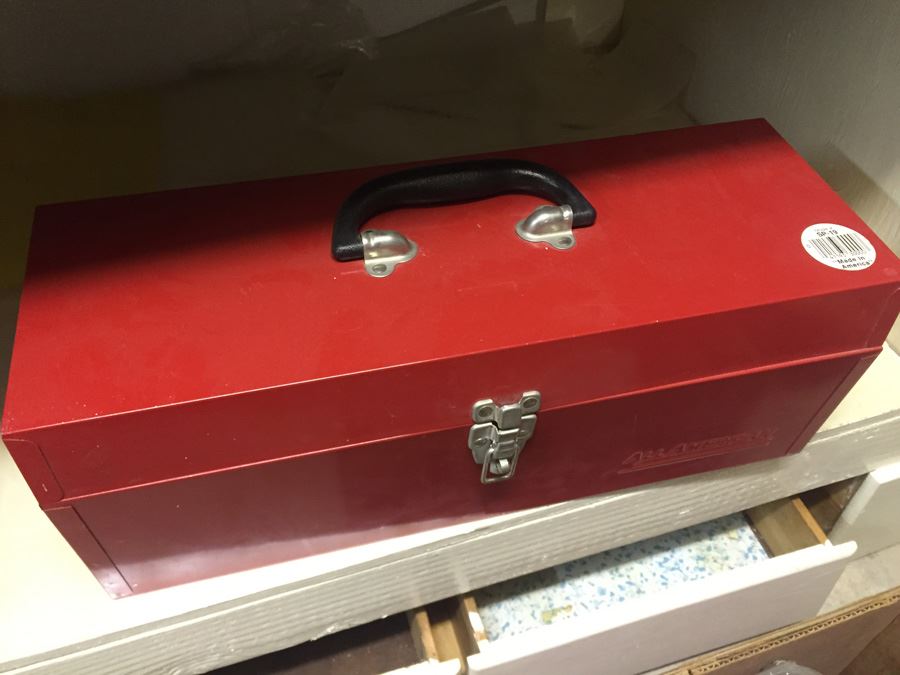 Red Metal Tool Box [Photo 2]