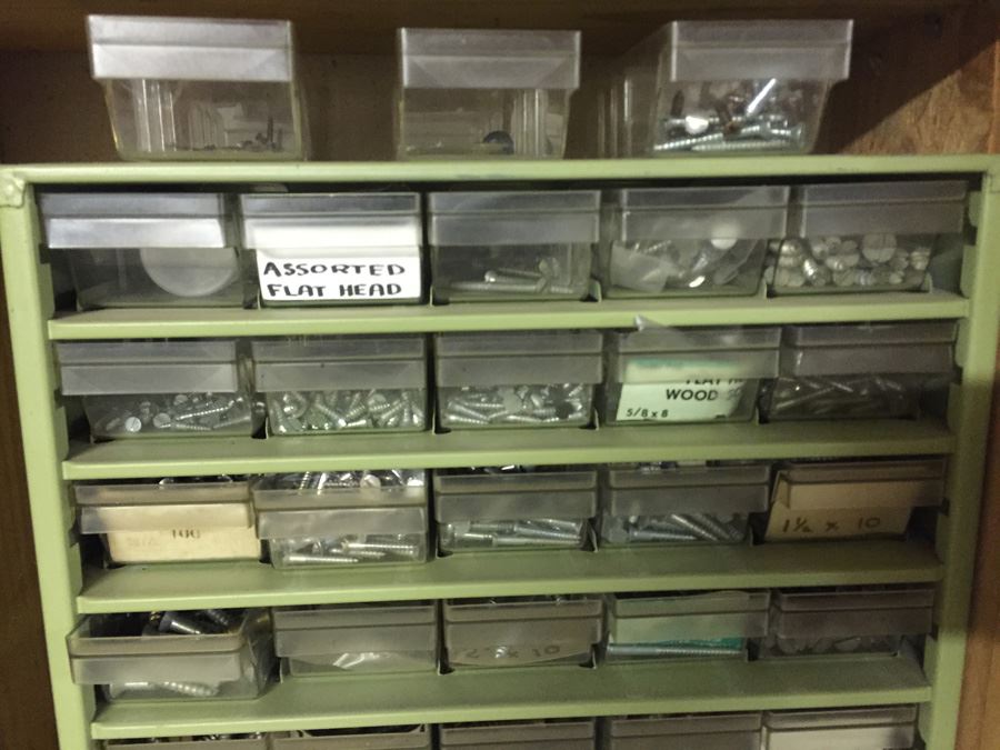 Metal Green Storage Cabinet With Hardware [Photo 2]