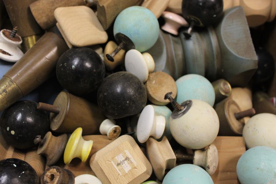 Wooden Knobs Pulls Legs Hardware Lot [Photo 2]
