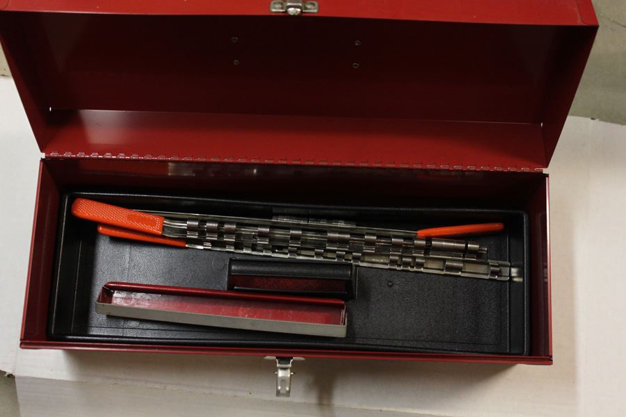 Red Metal Tool Box [Photo 3]