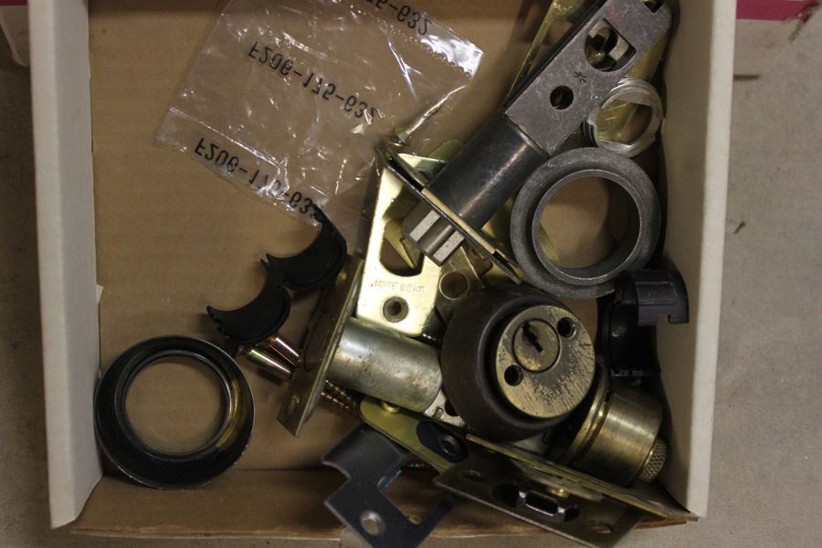 Door Knob And Lock Lot [Photo 3]