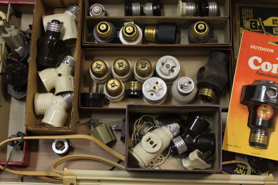 Lighting Lot [Photo 2]