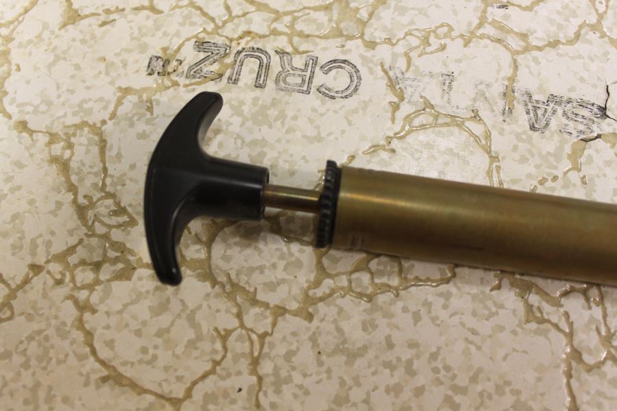 Brass Bike Pump [Photo 2]