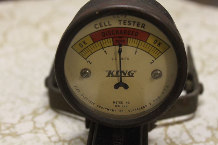 Old Automotive Testing Gauges MOTOR ANALYZER And Battery Cell Tester [Photo 3]