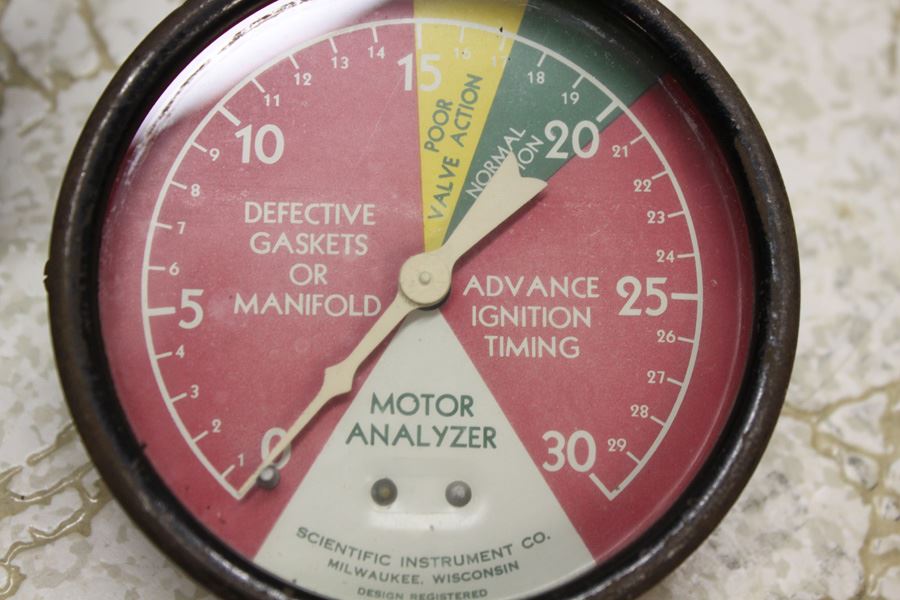 Old Automotive Testing Gauges MOTOR ANALYZER And Battery Cell Tester [Photo 2]