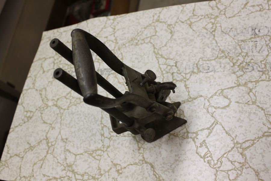 Antique Metal Tool Press [Photo 1]