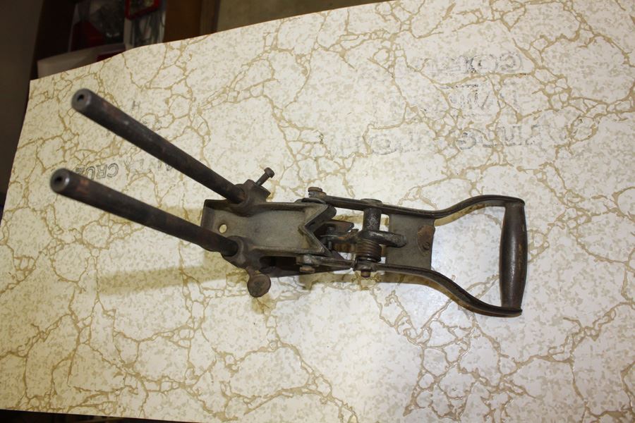Antique Metal Tool Press [Photo 3]