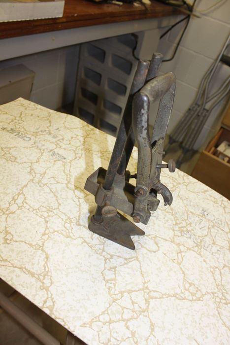 Antique Metal Tool Press [Photo 4]