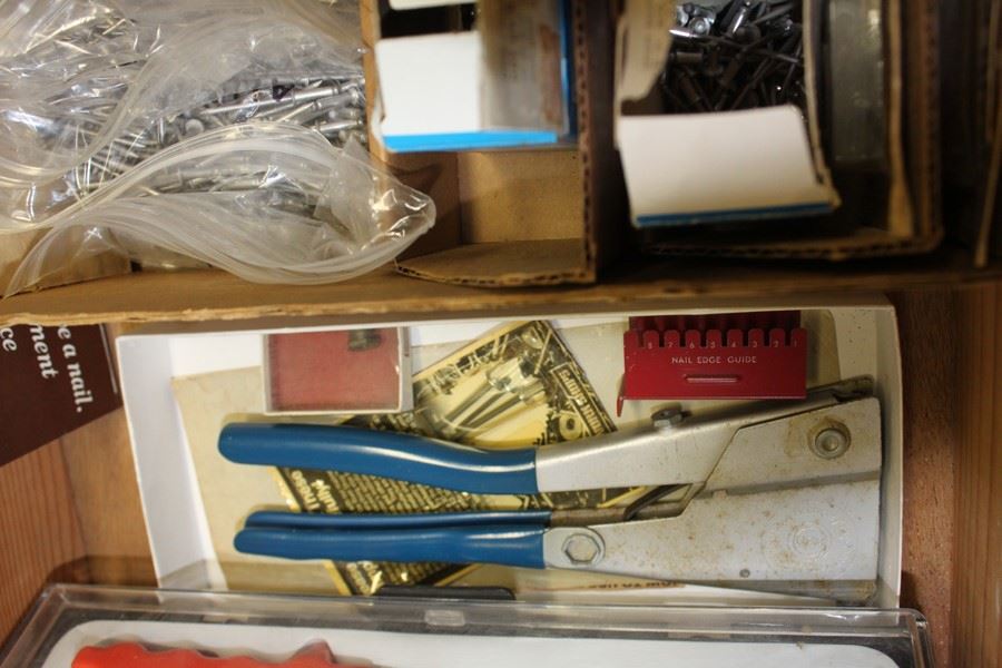 Rivet Guns And Rivets Lot [Photo 2]