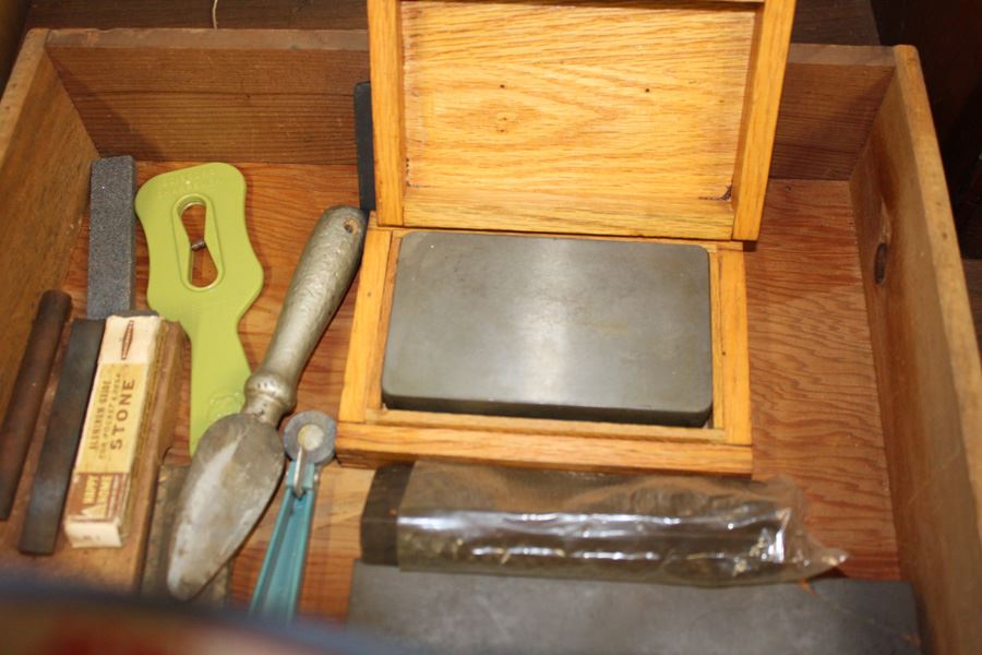 Knife Sharpening Stones Lot Includes Taft Peirce Manufacturing Company Box With Stone [Photo 3]