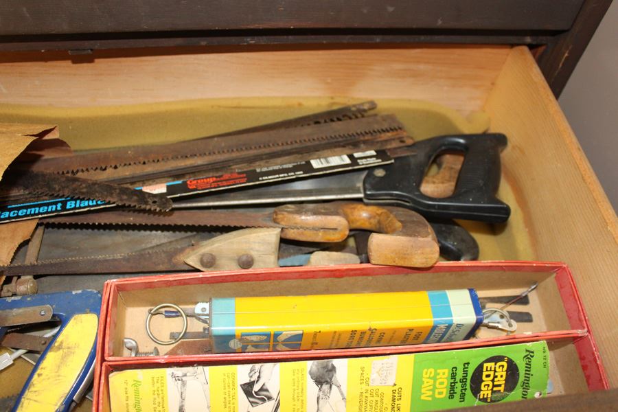 Huge Saw Lot With Lots Of Blades [Photo 3]