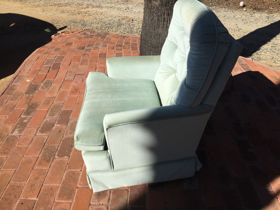 Lazy Boy Chair [Photo 2]