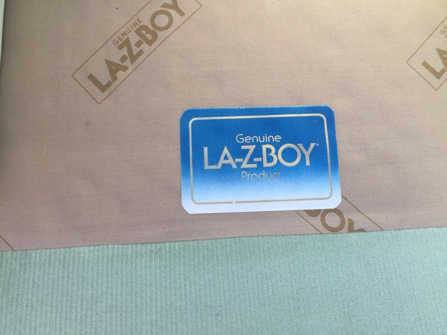 Lazy Boy Chair [Photo 6]