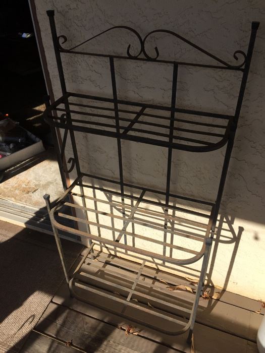 Small Black Solid Baker Rack [Photo 5]