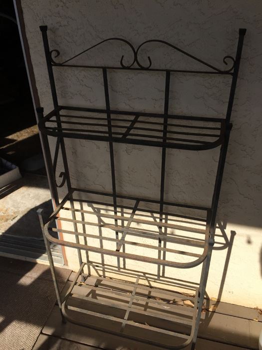 Small Black Solid Baker Rack [Photo 4]