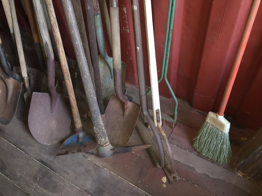 Huge Garden Tool Lot [Photo 4]
