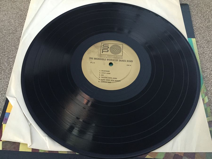The Incredible World Of James Bond Vinyl Record SP # 3 [Photo 8]