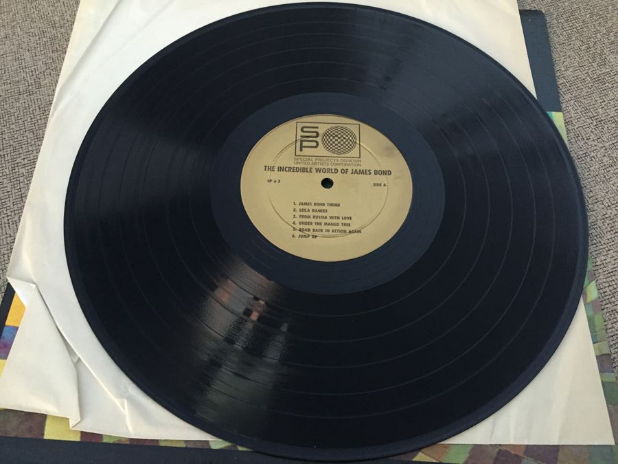 The Incredible World Of James Bond Vinyl Record SP # 3 [Photo 6]