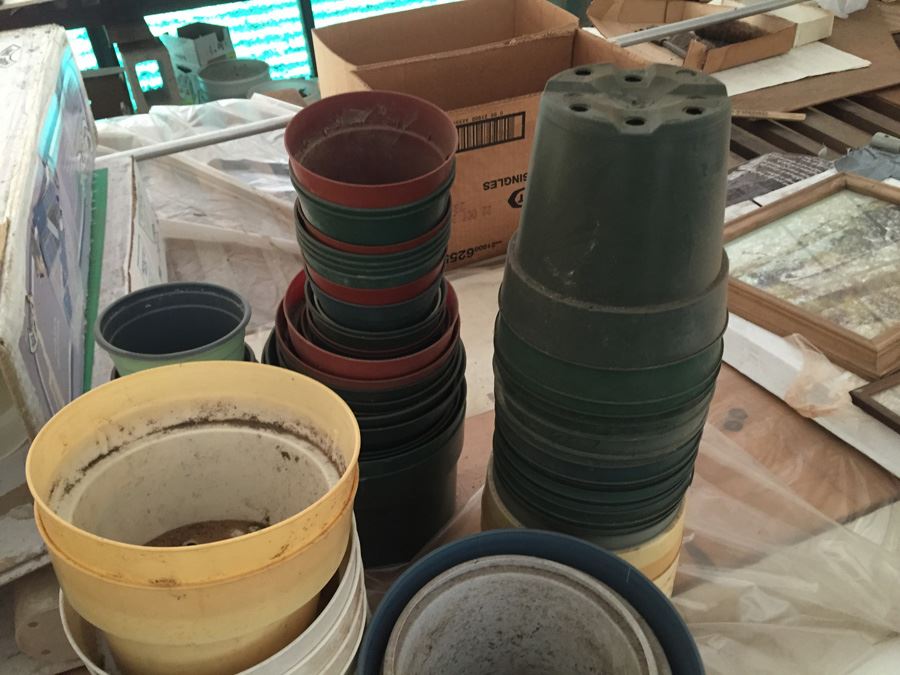 Huge Lot Of Plastic Pots [Photo 11]