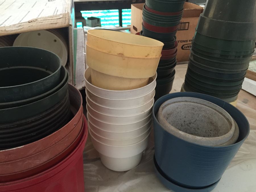 Huge Lot Of Plastic Pots [Photo 10]