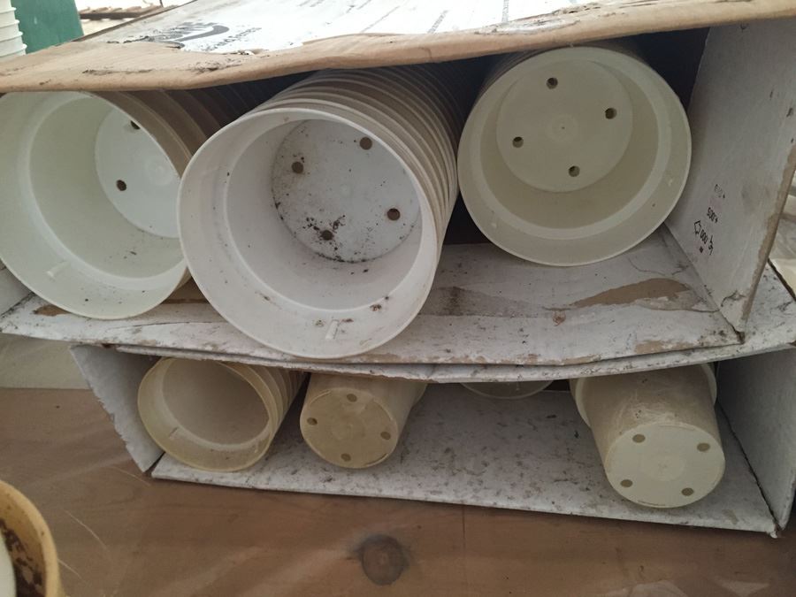 Huge Lot Of Plastic Pots [Photo 12]