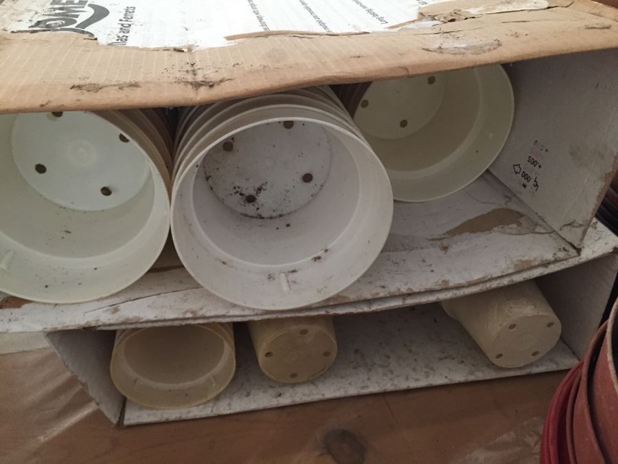 Huge Lot Of Plastic Pots [Photo 8]
