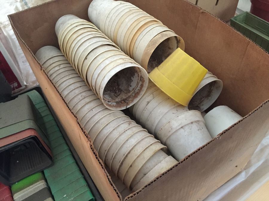 Huge Lot Of Plastic Pots [Photo 4]