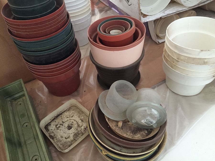 Huge Lot Of Plastic Pots [Photo 7]