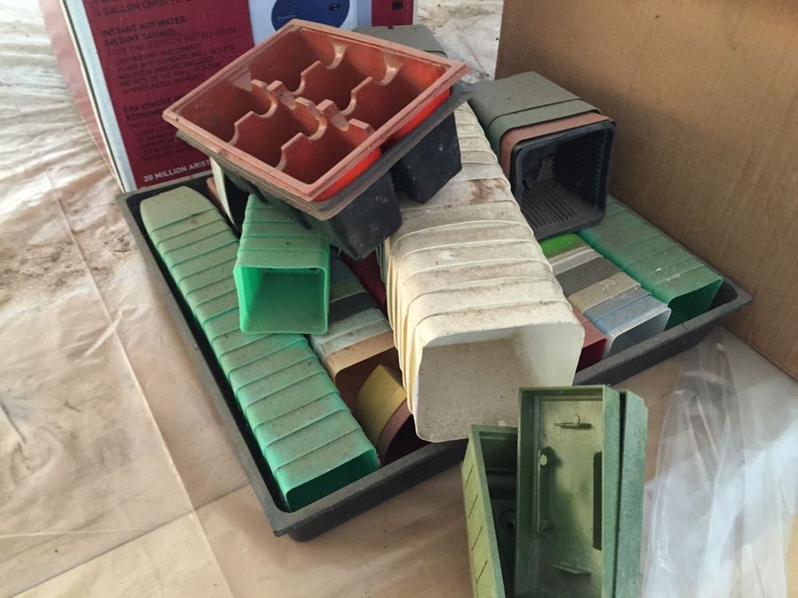 Huge Lot Of Plastic Pots [Photo 2]