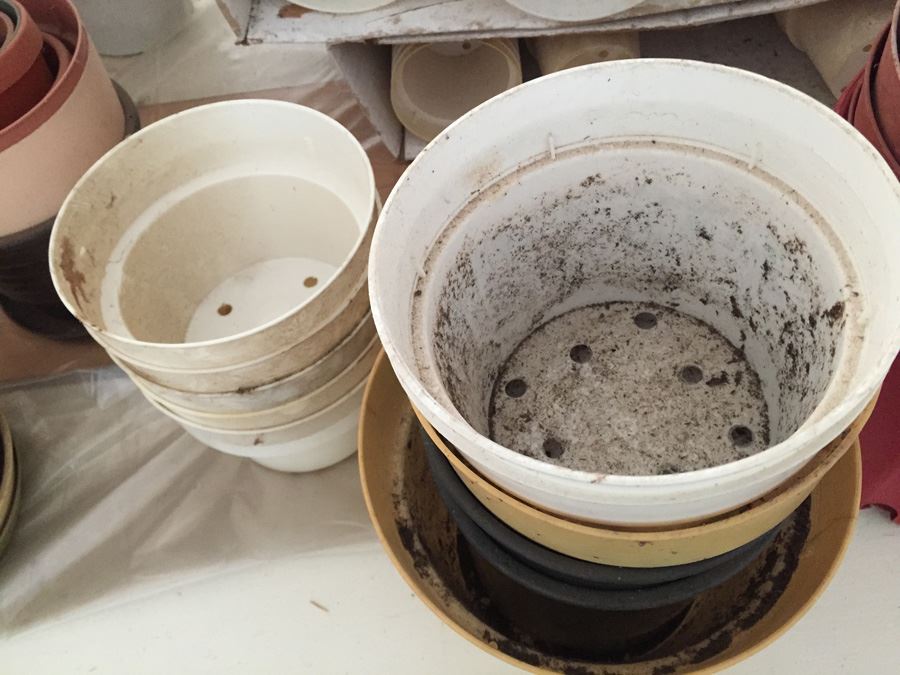 Huge Lot Of Plastic Pots [Photo 9]