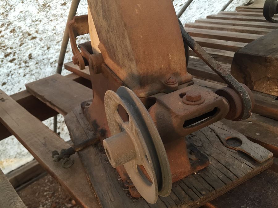 Old Grinding Wheel [Photo 6]