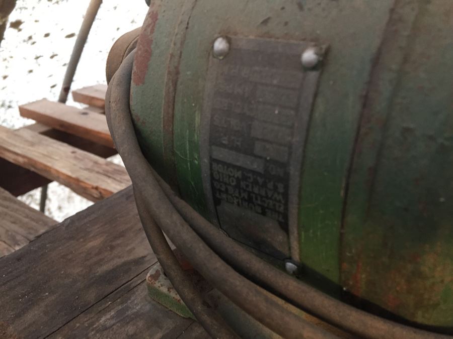 Old Water Pump [Photo 3]