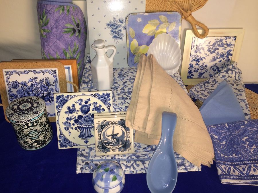 Blue & White Lot [Photo 4]