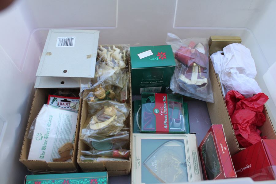 Huge Lot Of Small Christmas Ornaments [Photo 3]