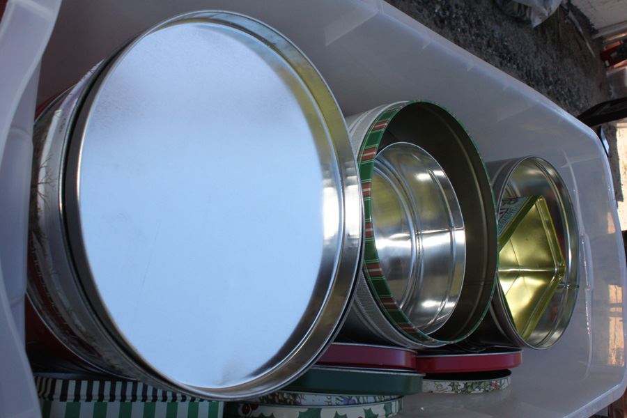 Christmas Tin Lot [Photo 3]