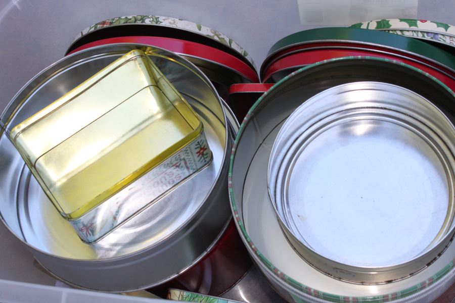 Christmas Tin Lot [Photo 2]