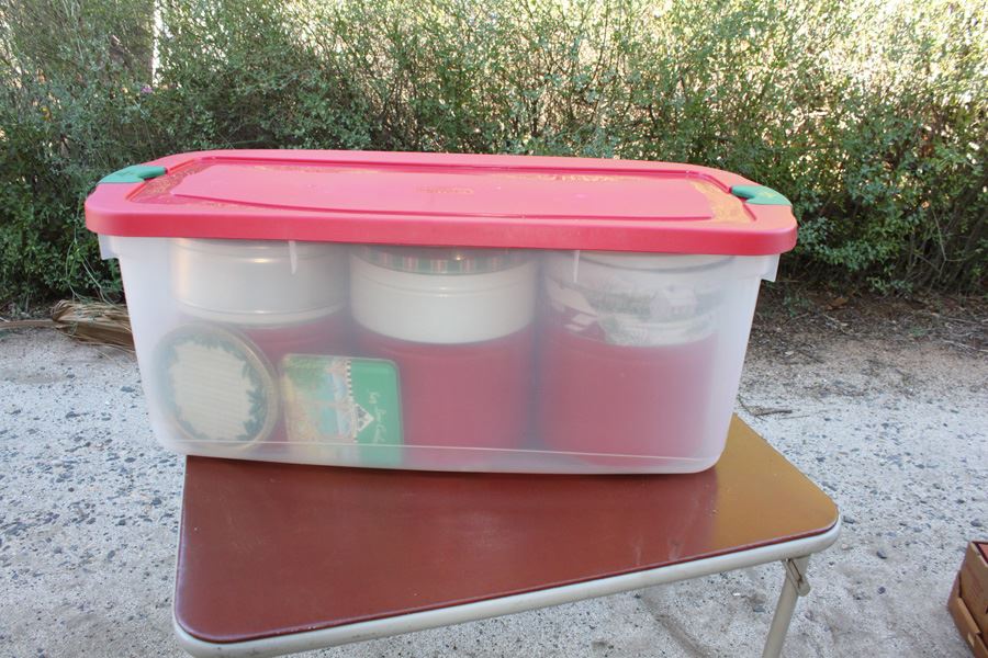 Christmas Tin Lot [Photo 1]