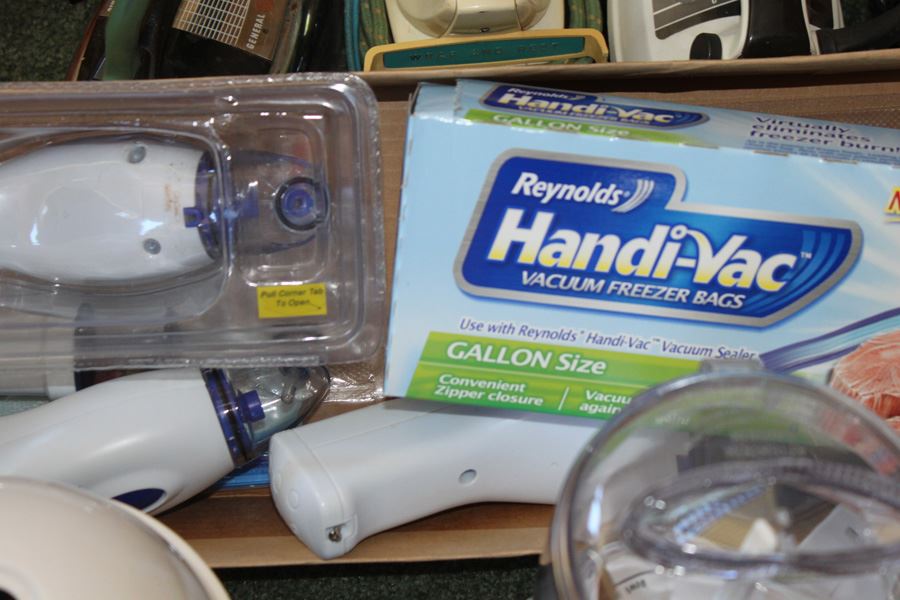 Huge Kitchen Appliance Lot [Photo 6]