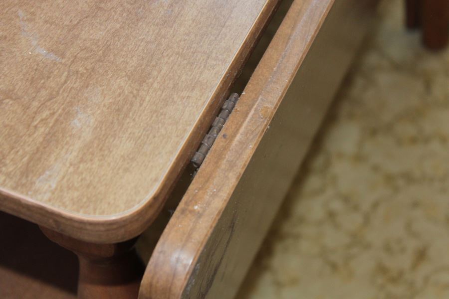 Small Drop Leaf Kitchen Table With 2 Chairs [Photo 5]