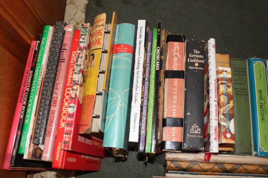 Cookbook Lot [Photo 2]