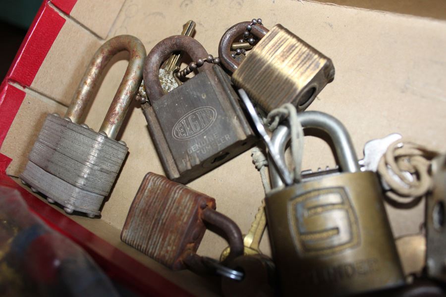 Locks, Keys, And Keychain Lot [Photo 7]