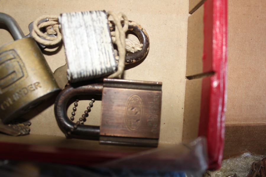 Locks, Keys, And Keychain Lot [Photo 6]