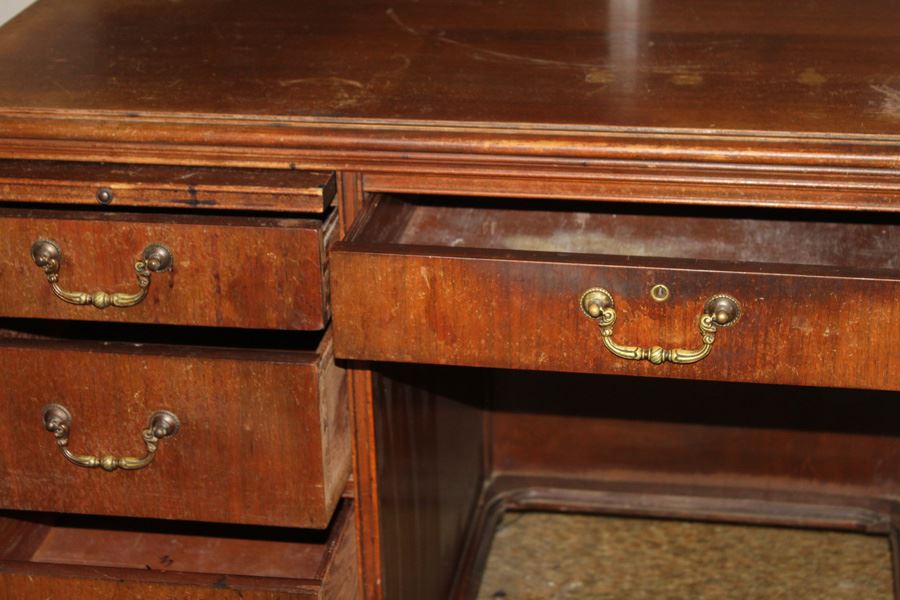 Vintage Wooden Desk [Photo 2]