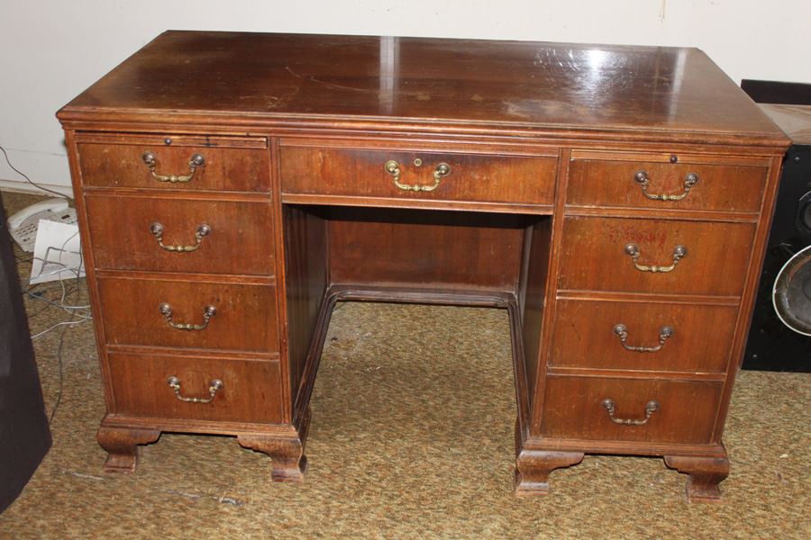 Vintage Wooden Desk [Photo 1]