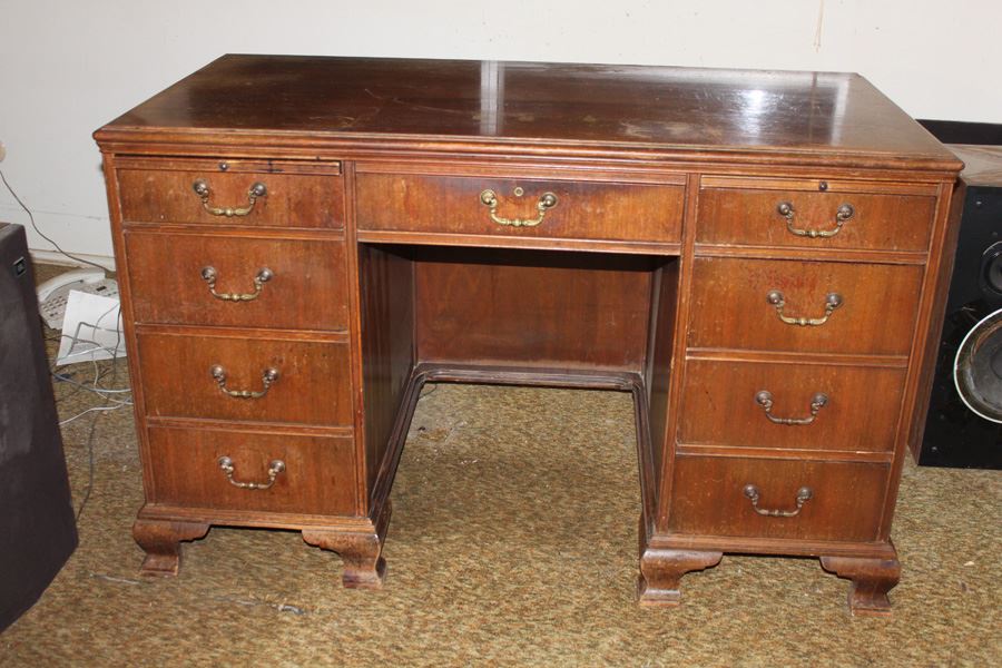 Vintage Wooden Desk [Photo 4]